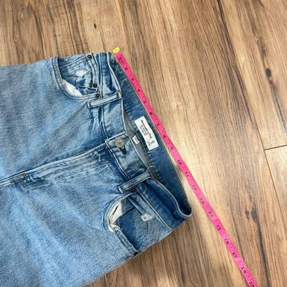 Abercrombie & Fitch Curve Love Ultra High Rise 90’s Straight Jean - Picture 6 of 9